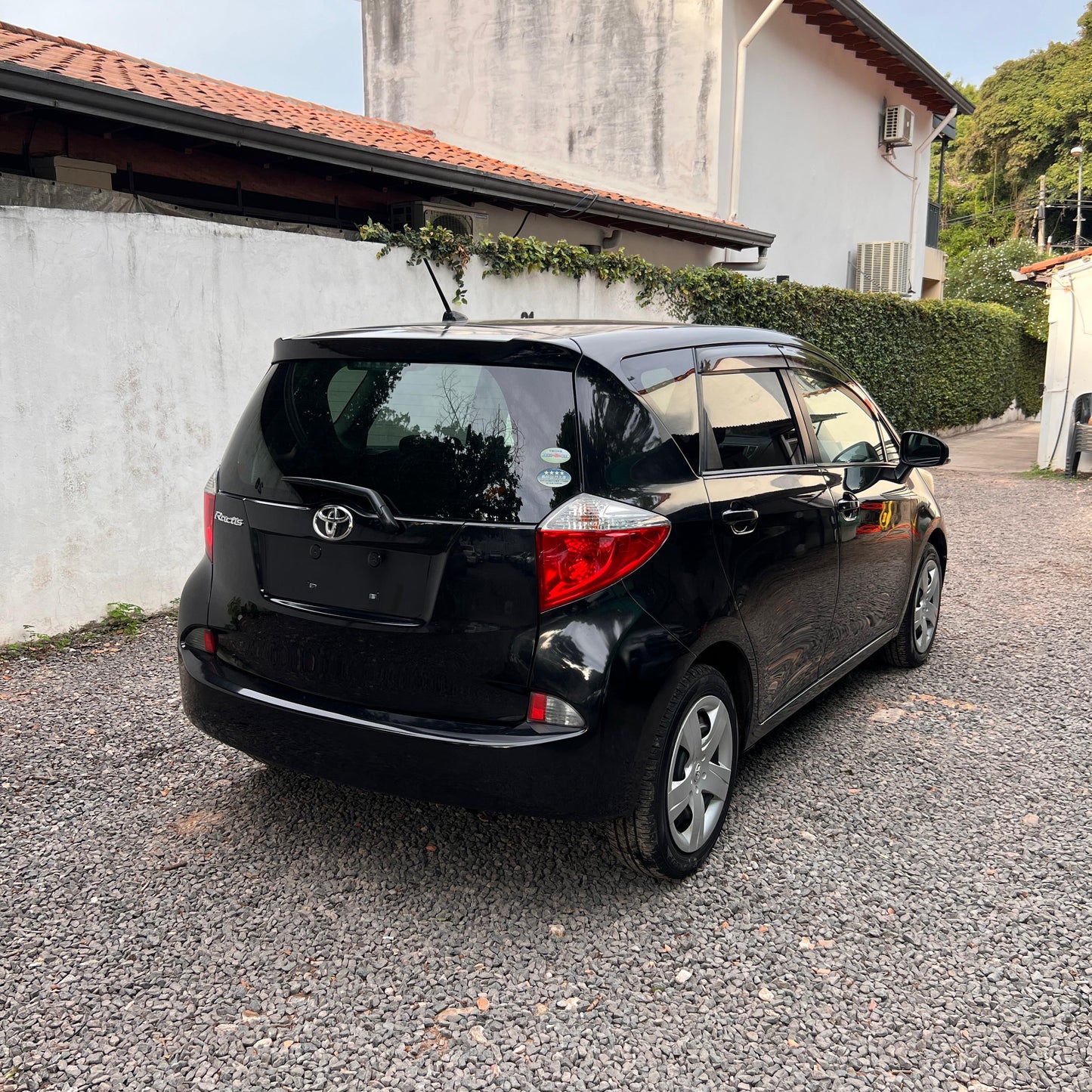 TOYOTA RACTIS 2011 RECIÉN IMPORTADO COLOR NEGRO AUTOMÁTICO MOTOR 1500 NAFTERO