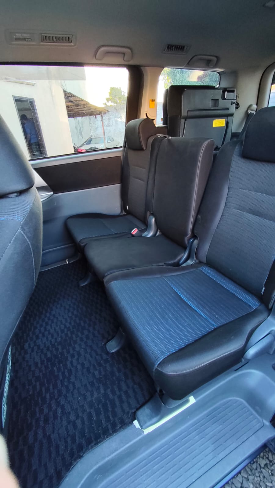 TOYOTA VOXY 2008 RECIÉN IMPORTADO AUTOMÁTICO MOTOR 2000 NAFTERO