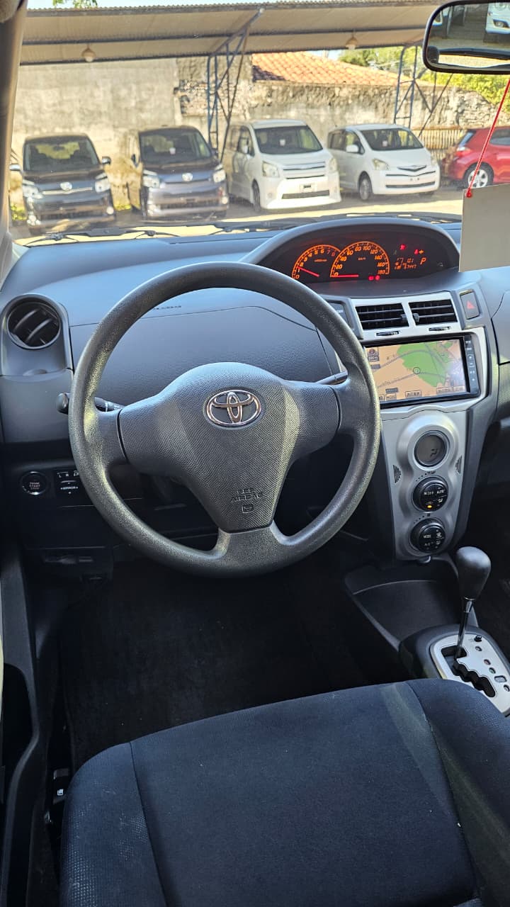 TOYOTA NEW VITZ 2008 RECIÉN IMPORTADO AUTOMÁTICO MOTOR 1300 NAFTERO