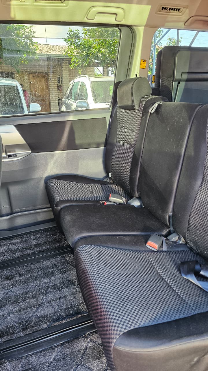 TOYOTA NOAH 2008 RECIÉN IMPORTADO AUTOMÁTICO MOTOR 2000 NAFTERO