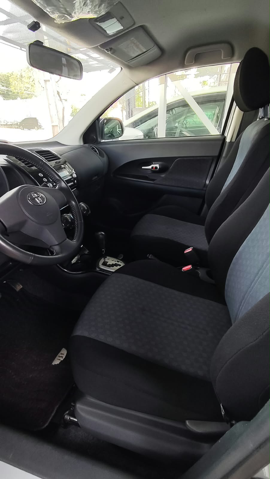 TOYOTA NEW IST 2009 RECIÉN IMPORTADO AUTOMÁTICO MOTOR 1500 NAFTERO