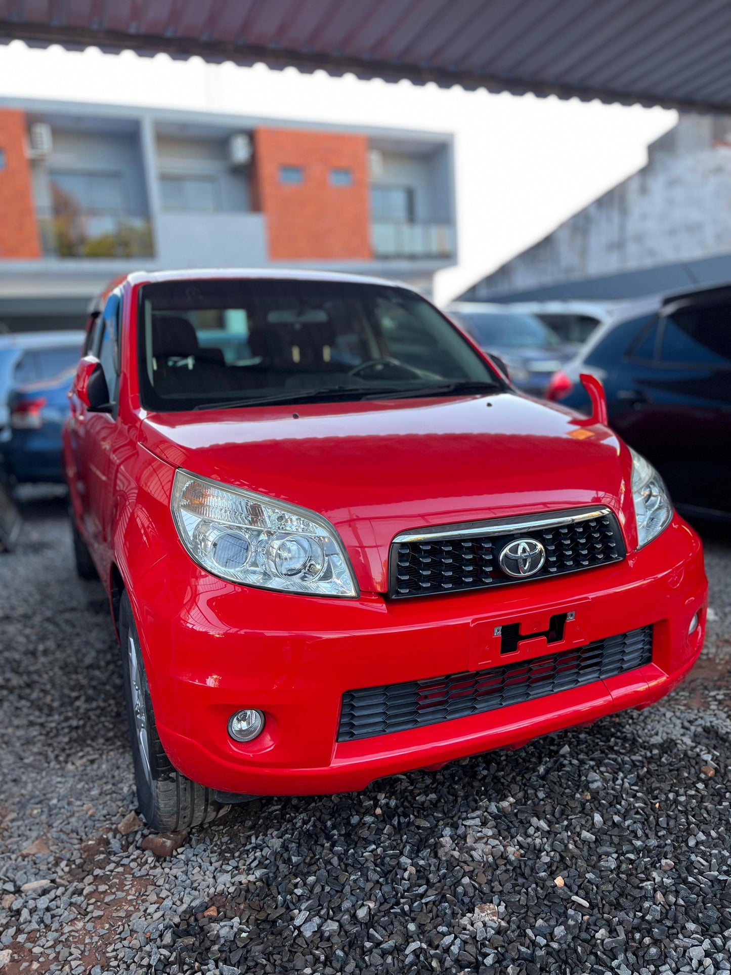 TOYOTA RUSH 2013 4X2 RECIÉN IMPORTADO COLOR ROJO MOTOR 1500 NAFTERO