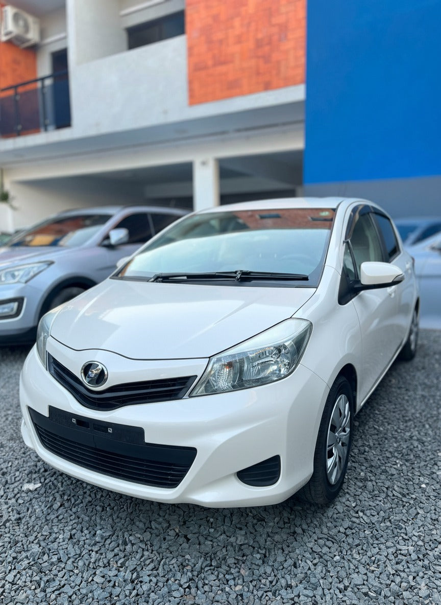 TOYOTA NEW VITZ 2011 RECIÉN IMPORTADO AUTOMÁTICO MOTOR 1300 NAFTERO