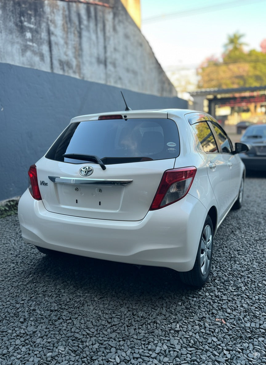 TOYOTA NEW VITZ 2011 RECIÉN IMPORTADO AUTOMÁTICO MOTOR 1300 NAFTERO