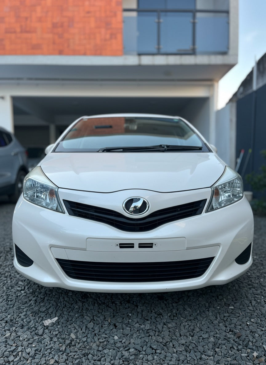 TOYOTA NEW VITZ 2011 RECIÉN IMPORTADO AUTOMÁTICO MOTOR 1300 NAFTERO