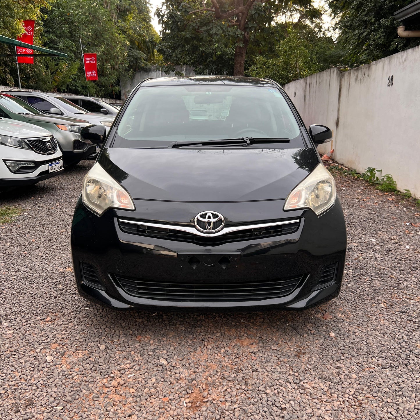 TOYOTA RACTIS 2011 RECIÉN IMPORTADO COLOR NEGRO AUTOMÁTICO MOTOR 1500 NAFTERO