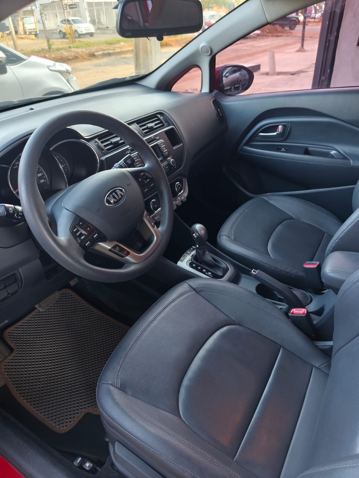 KIA RIO PRIDE SEDÁN 2012 RECIÉN IMPORTADO AUTOMÁTICO MOTOR 1600 NAFTERO