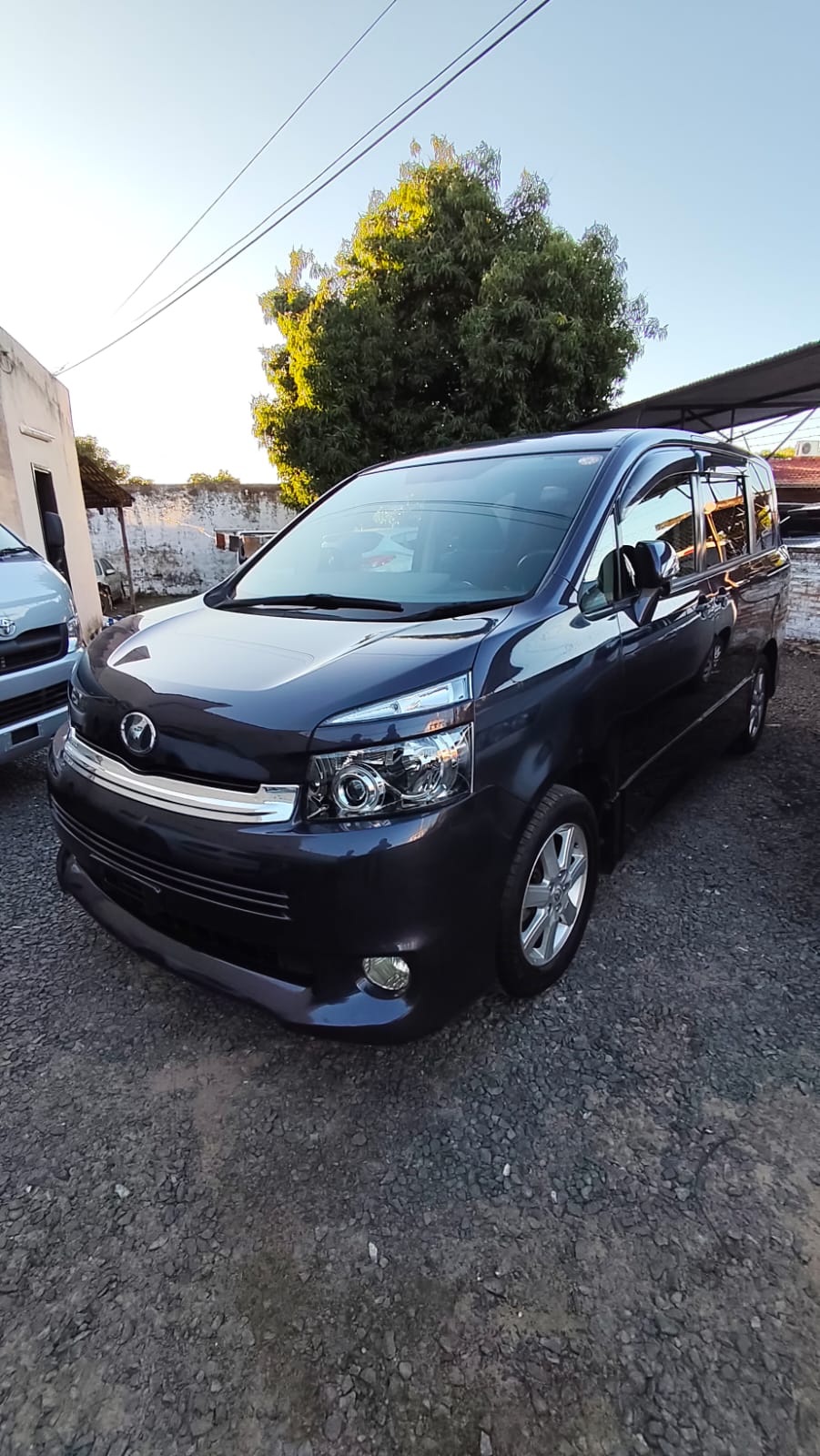 TOYOTA VOXY 2008 RECIÉN IMPORTADO AUTOMÁTICO MOTOR 2000 NAFTERO