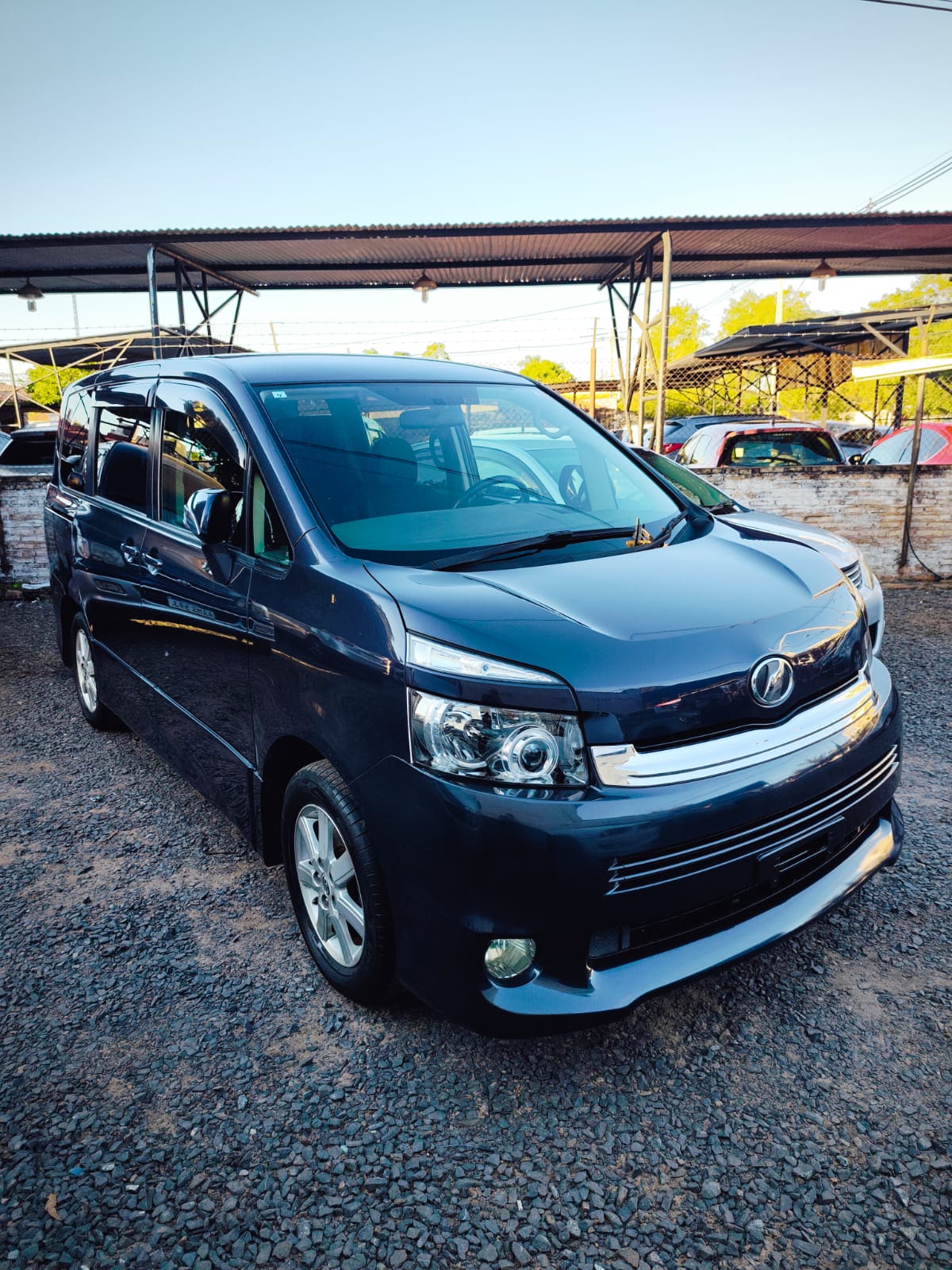 TOYOTA VOXY 2008 RECIÉN IMPORTADO AUTOMÁTICO MOTOR 2000 NAFTERO