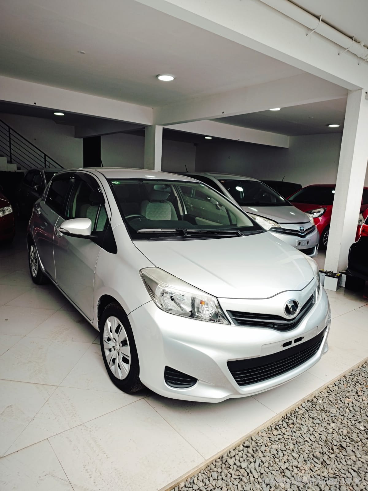 TOYOTA NEW VITZ 2011 AUTOMÁTICO RECIÉN IMPORTADO MOTOR 1300 NAFTERO