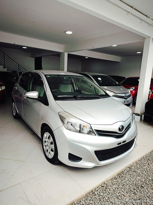 TOYOTA NEW VITZ 2011 AUTOMÁTICO RECIÉN IMPORTADO MOTOR 1300 NAFTERO