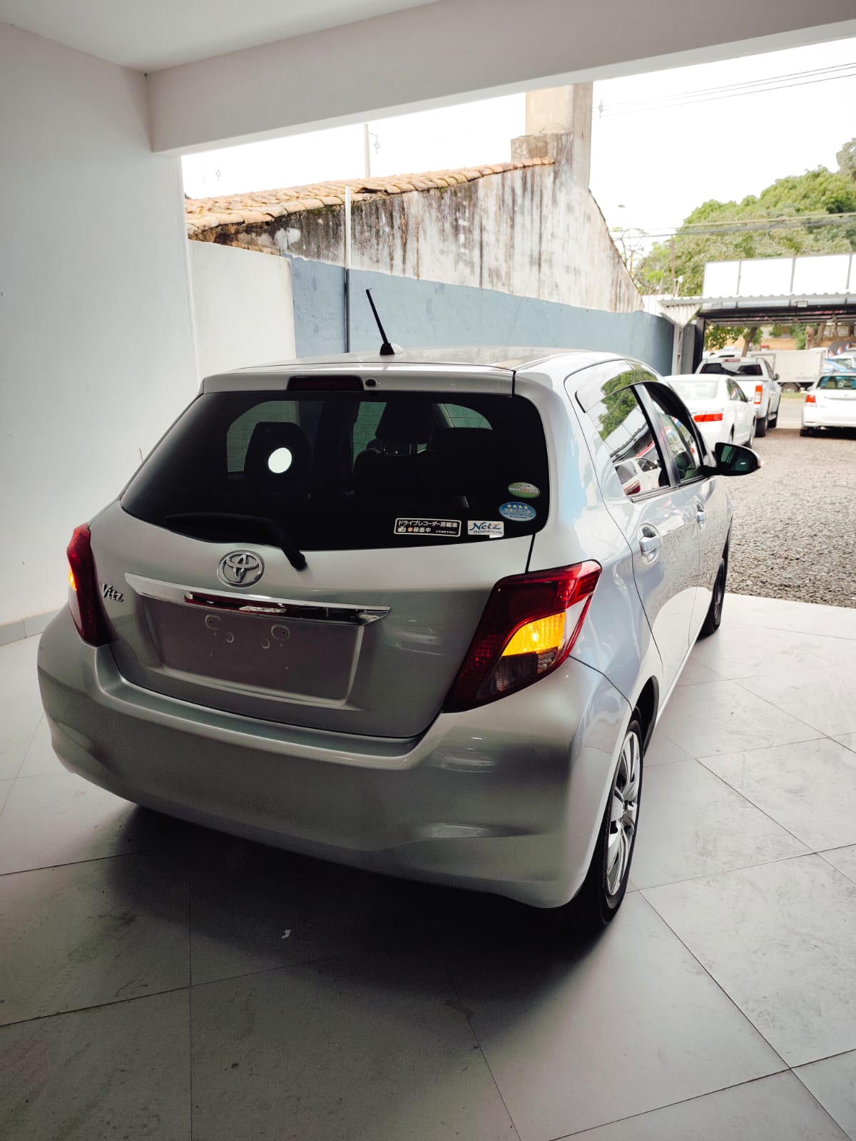 TOYOTA NEW VITZ 2011 AUTOMÁTICO RECIÉN IMPORTADO MOTOR 1300 NAFTERO