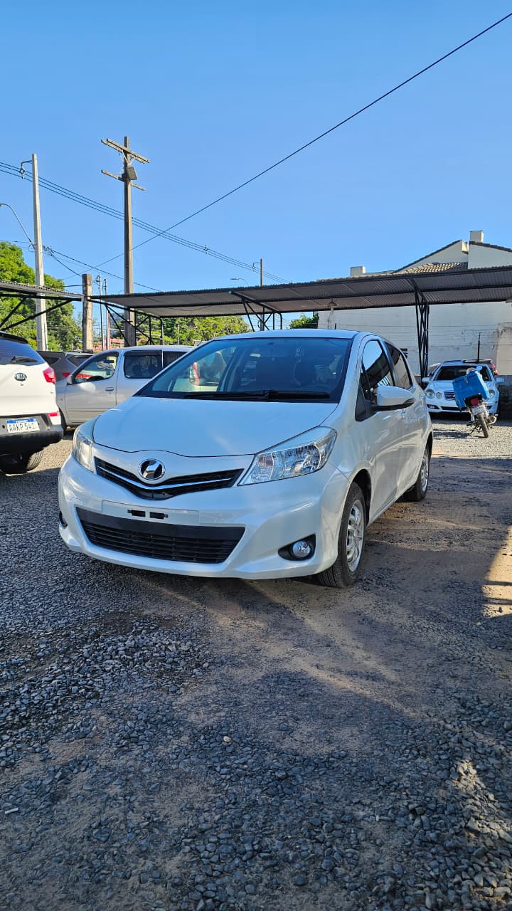 TOYOTA NEW VITZ 2011 AUTOMÁTICO RECIÉN IMPORTADO MOTOR 1300 NAFTERO