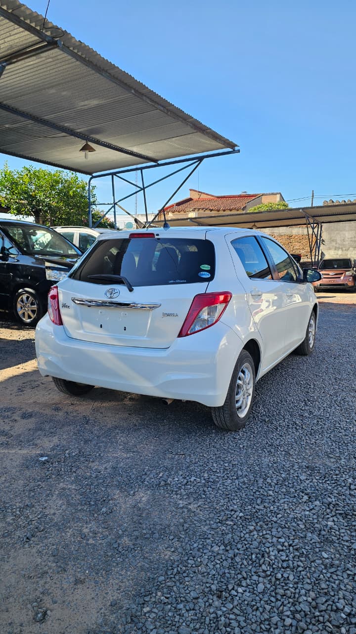 TOYOTA NEW VITZ 2011 AUTOMÁTICO RECIÉN IMPORTADO MOTOR 1300 NAFTERO