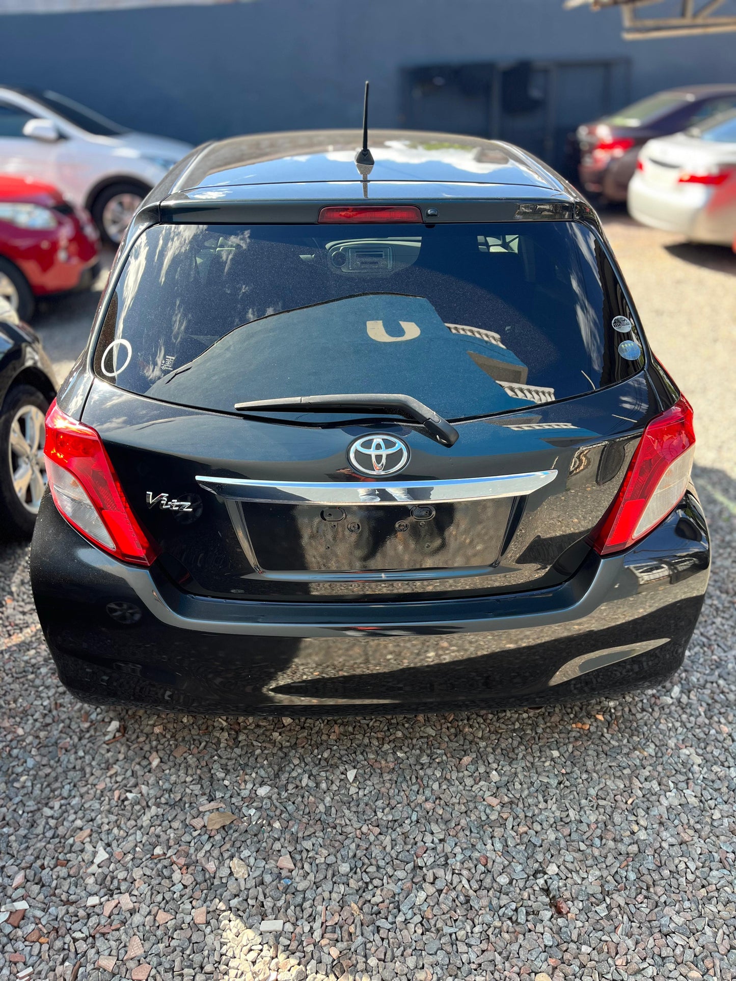 TOYOTA NEW VITZ 2011 AUTOMÁTICO RECIÉN IMPORTADO MOTOR 1300 NAFTERO
