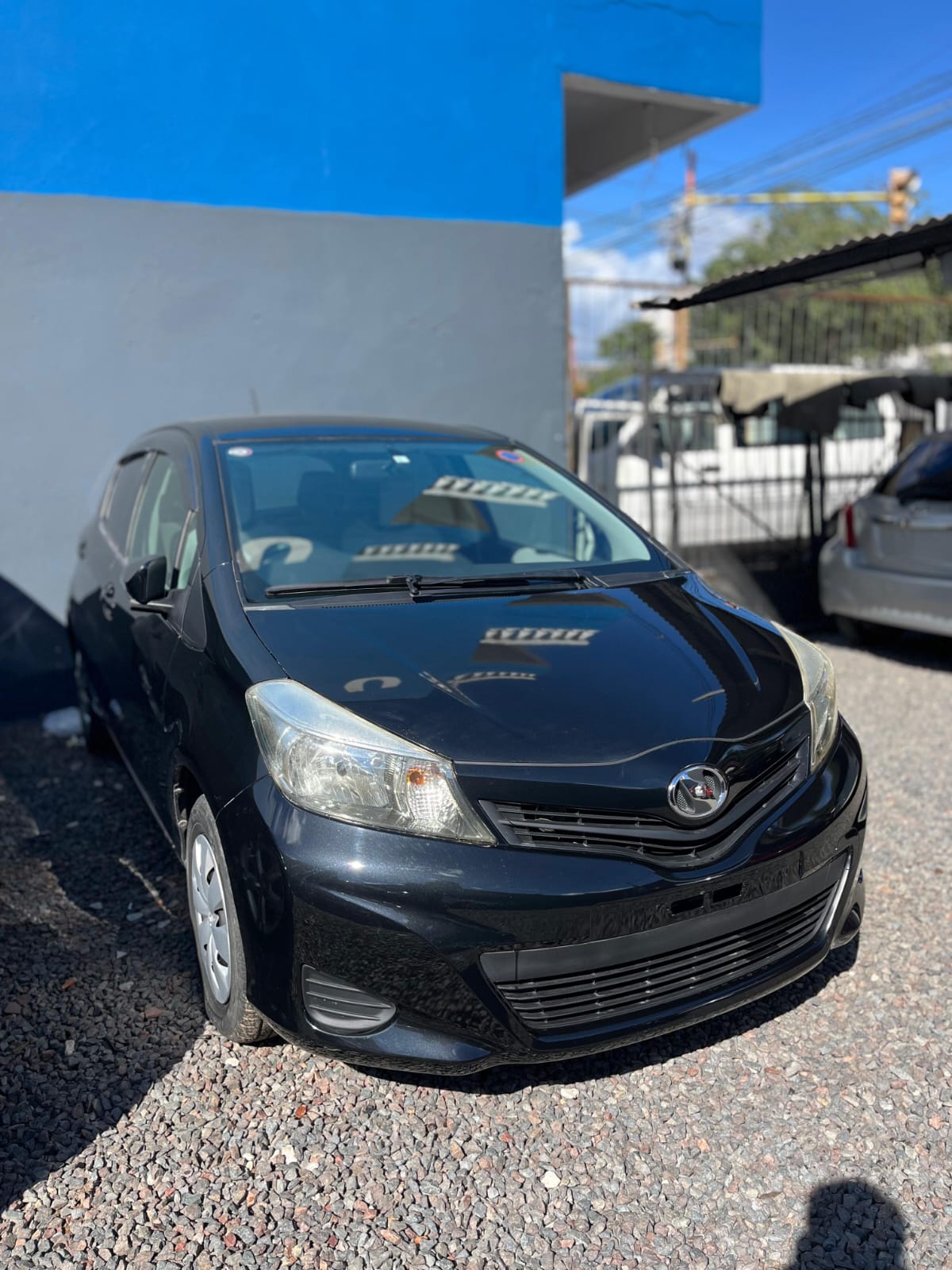 TOYOTA NEW VITZ 2011 AUTOMÁTICO RECIÉN IMPORTADO MOTOR 1300 NAFTERO