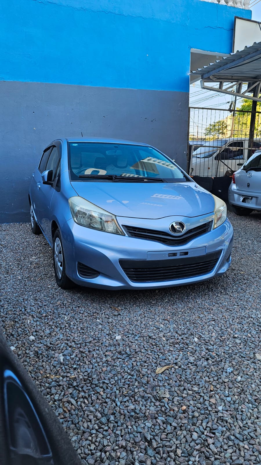 TOYOTA NEW VITZ 2011 AUTOMÁTICO RECIÉN IMPORTADO MOTOR 1300 NAFTERO