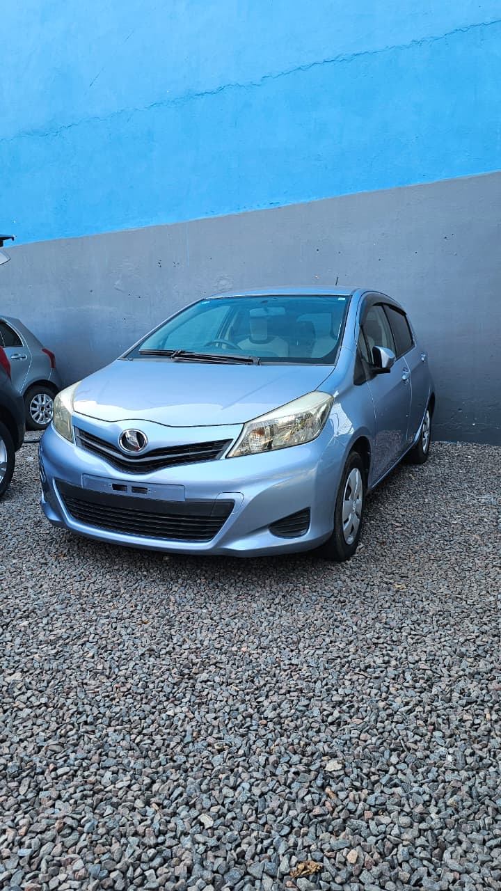 TOYOTA NEW VITZ 2011 AUTOMÁTICO RECIÉN IMPORTADO MOTOR 1300 NAFTERO