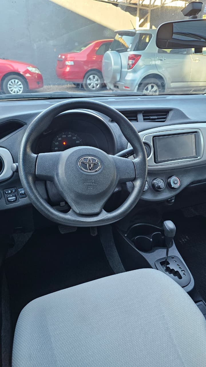 TOYOTA NEW VITZ 2011 AUTOMÁTICO RECIÉN IMPORTADO MOTOR 1300 NAFTERO