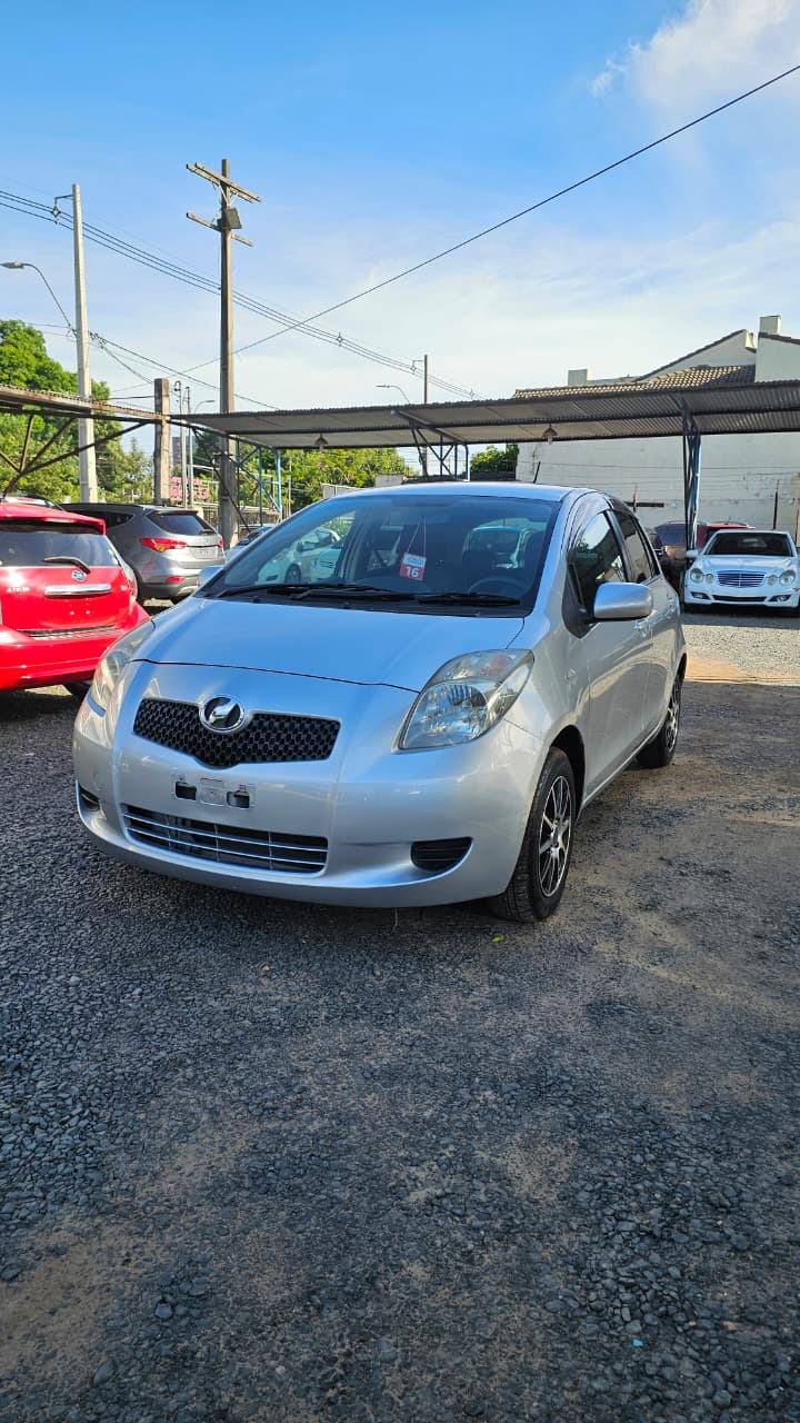 TOYOTA NEW VITZ 2006 RECIÉN IMPORTADO AUTOMÁTICO MOTOR 1300 NAFTERO