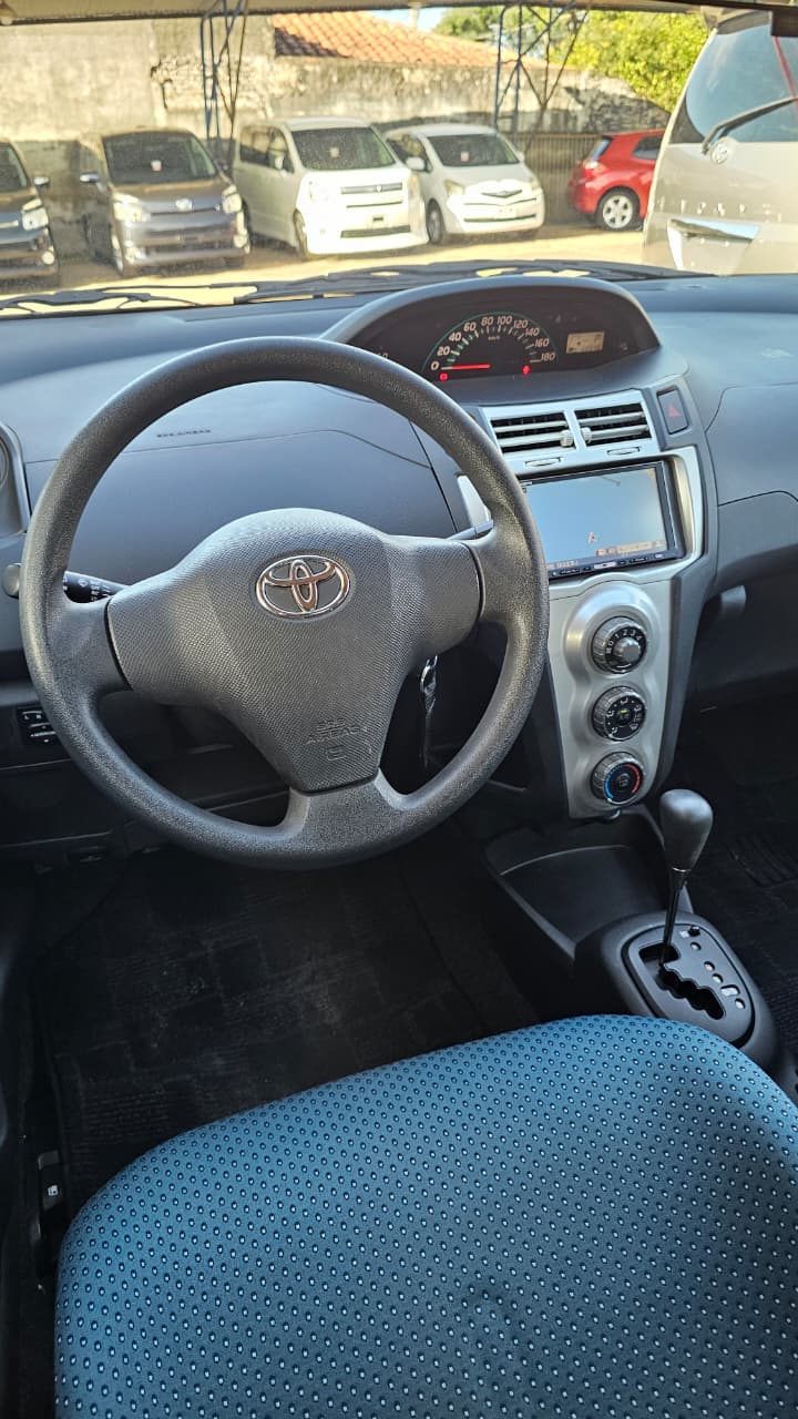 TOYOTA NEW VITZ 2006 RECIÉN IMPORTADO AUTOMÁTICO MOTOR 1300 NAFTERO