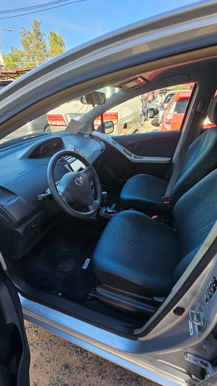 TOYOTA NEW VITZ 2006 RECIÉN IMPORTADO AUTOMÁTICO MOTOR 1300 NAFTERO