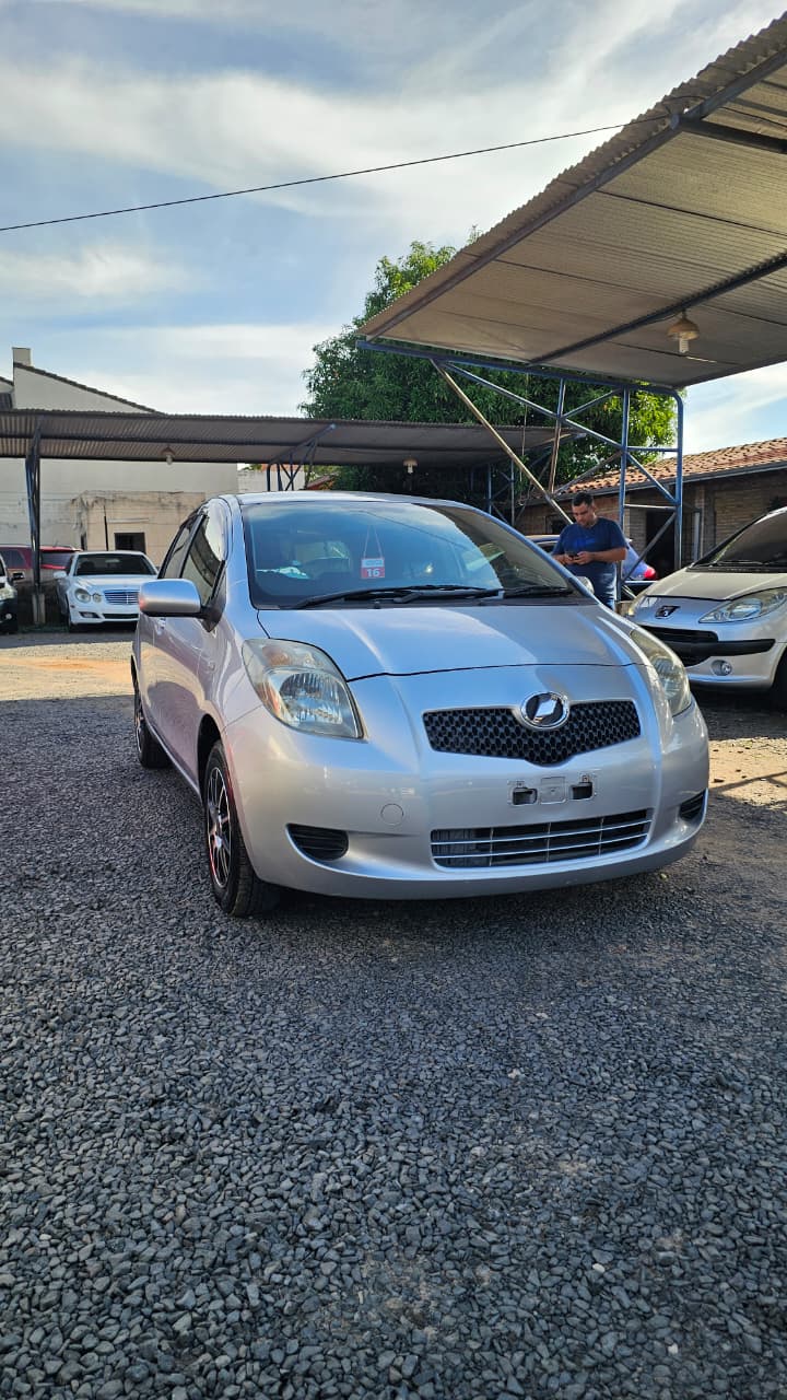 TOYOTA NEW VITZ 2006 RECIÉN IMPORTADO AUTOMÁTICO MOTOR 1300 NAFTERO