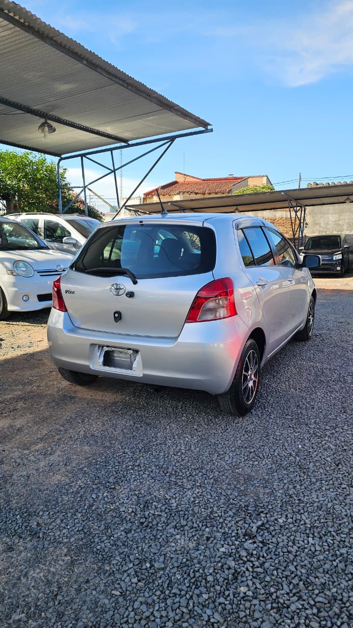TOYOTA NEW VITZ 2006 RECIÉN IMPORTADO AUTOMÁTICO MOTOR 1300 NAFTERO