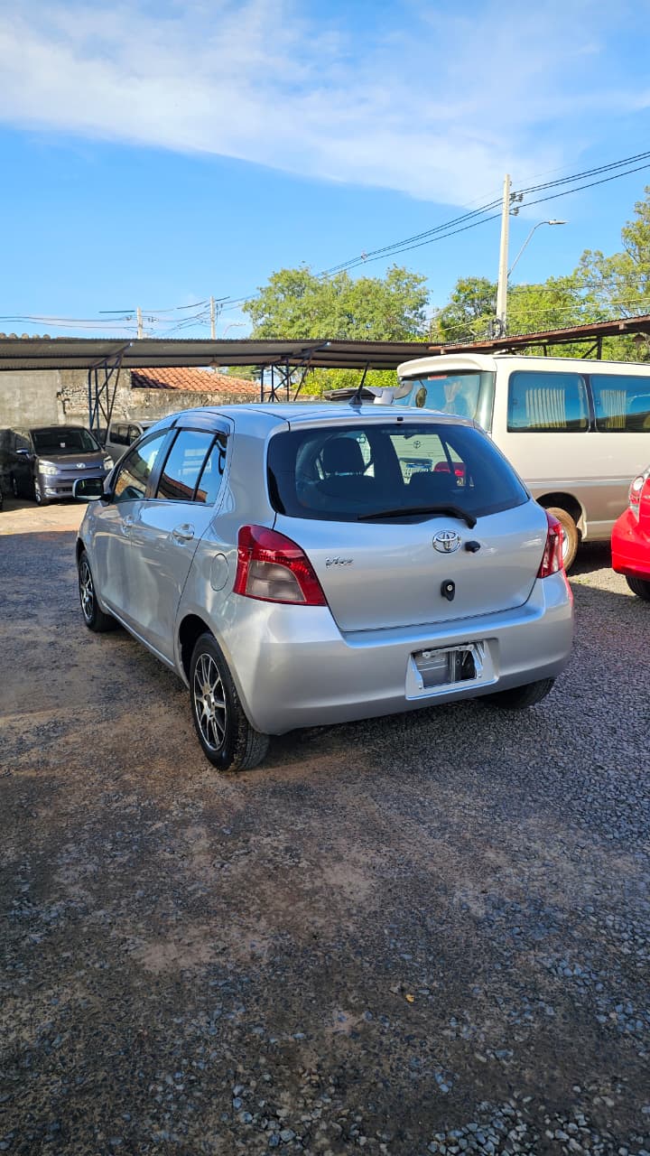 TOYOTA NEW VITZ 2006 RECIÉN IMPORTADO AUTOMÁTICO MOTOR 1300 NAFTERO