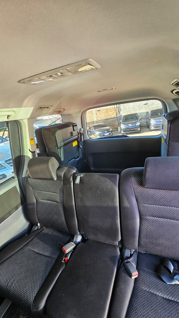 TOYOTA NOAH 2008 RECIÉN IMPORTADO AUTOMÁTICO MOTOR 2000 NAFTERO