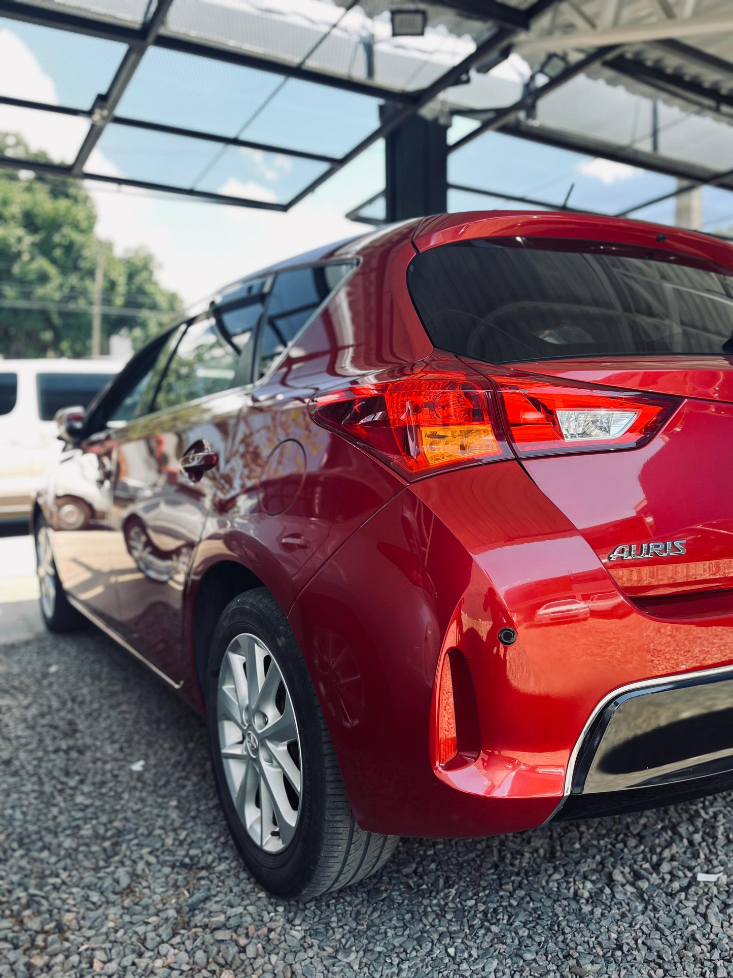 TOYOTA AURIS 2013 AUTOMÁTICO RECIÉN IMPORTADO MOTOR 1500 NAFTERO