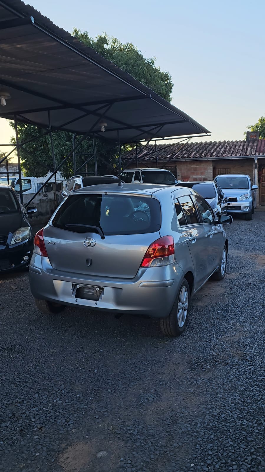 TOYOTA NEW VITZ 2007 RECIÉN IMPORTADO AUTOMÁTICO MOTOR 1300 NAFTERO