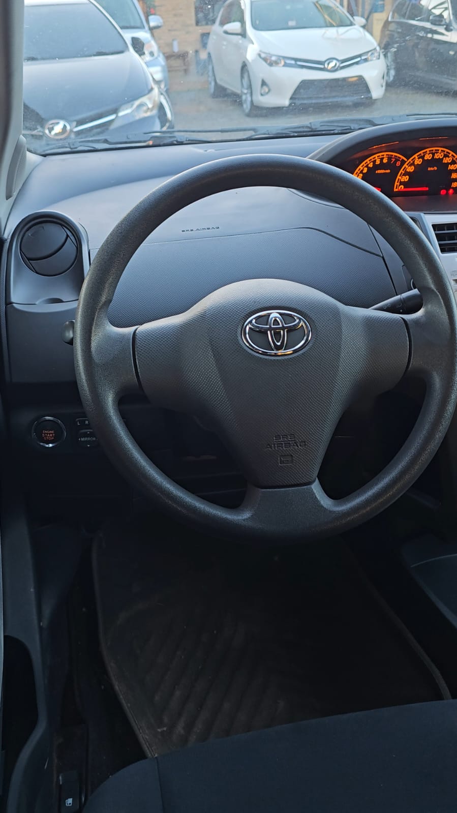 TOYOTA NEW VITZ 2007 RECIÉN IMPORTADO AUTOMÁTICO MOTOR 1300 NAFTERO