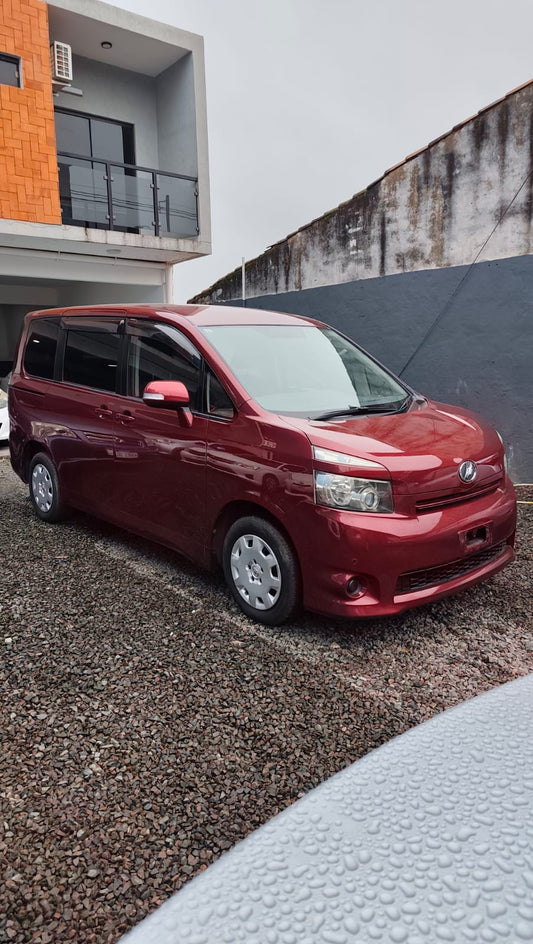 TOYOTA VOXY 2009 RECIÉN IMPORTADO AUTOMÁTICO MOTOR 2000 NAFTERO