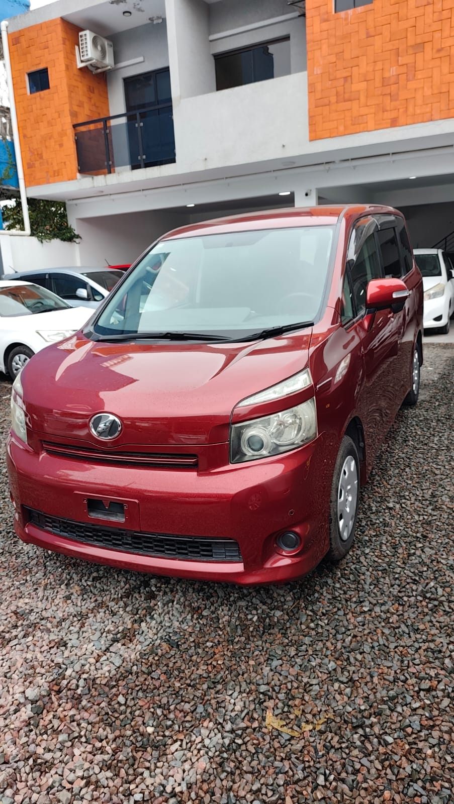 TOYOTA VOXY 2009 RECIÉN IMPORTADO AUTOMÁTICO MOTOR 2000 NAFTERO