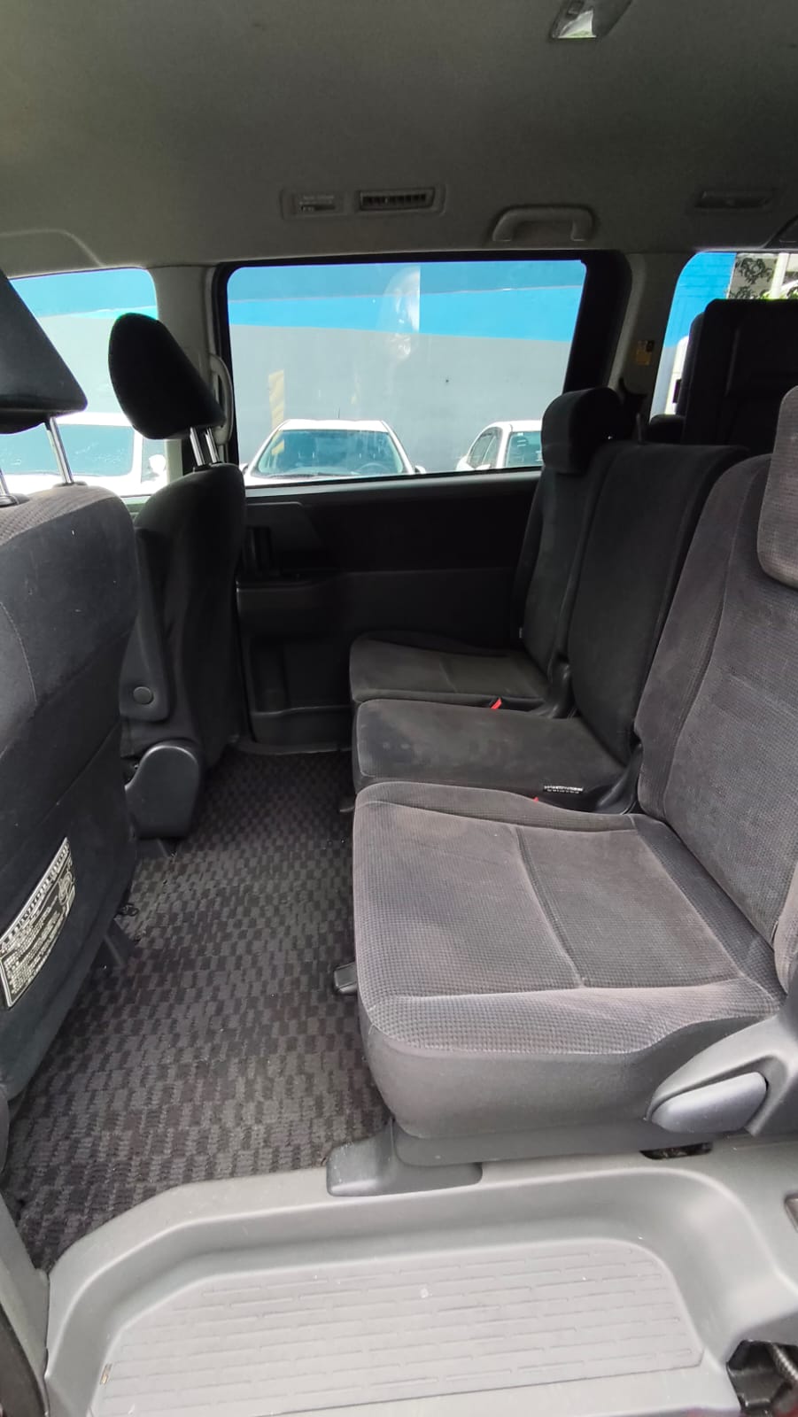 TOYOTA VOXY 2009 RECIÉN IMPORTADO AUTOMÁTICO MOTOR 2000 NAFTERO