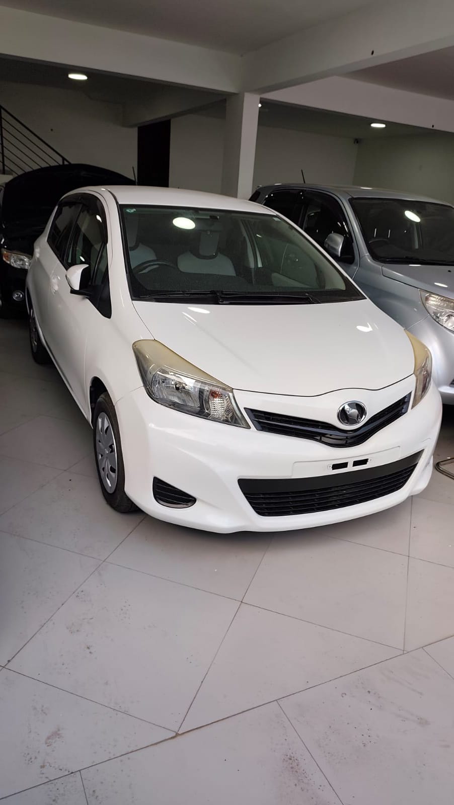 TOYOTA NEW VITZ 2011 AUTOMÁTICO RECIÉN IMPORTADO MOTOR 1300 NAFTERO