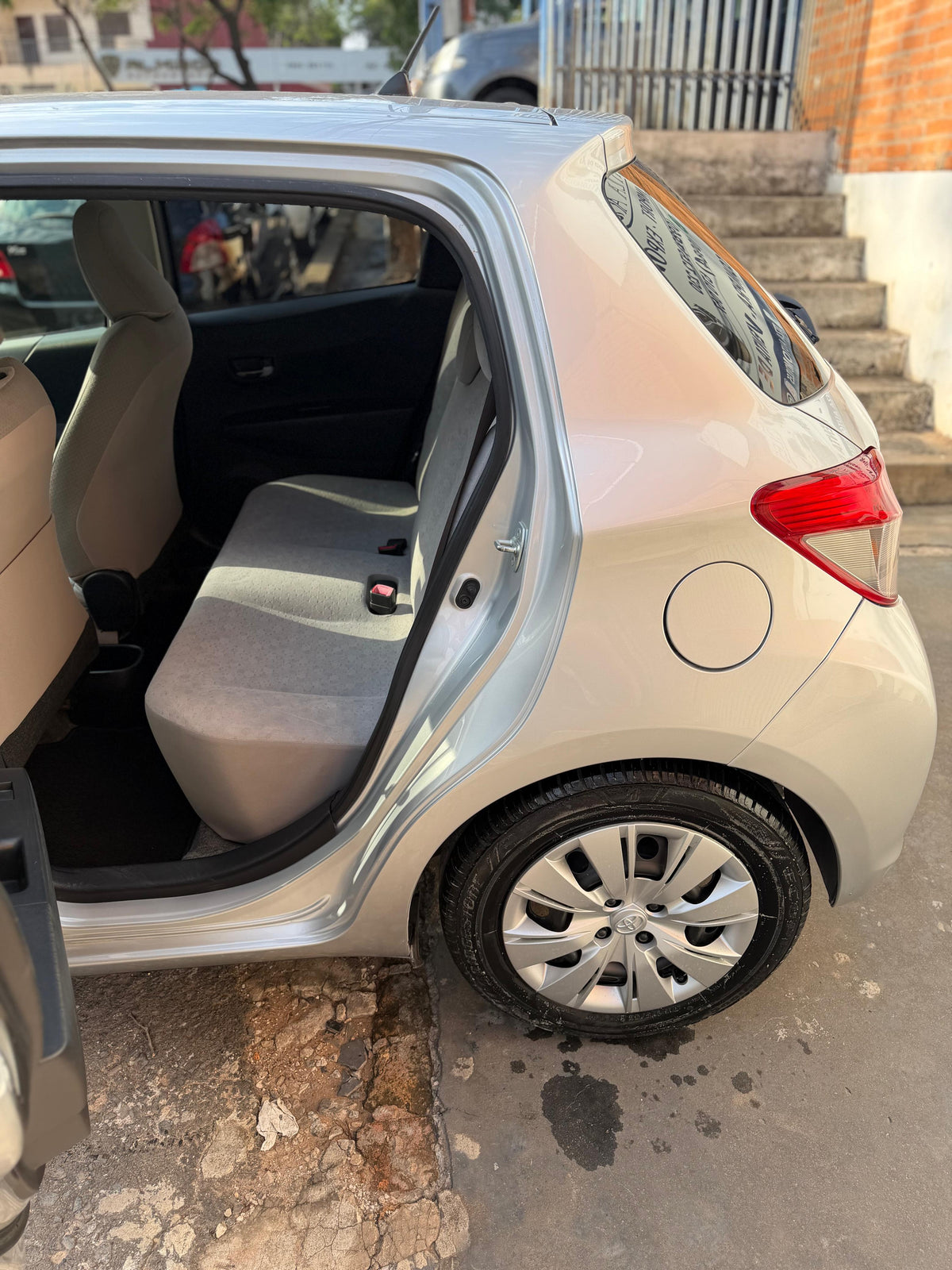 TOYOTA NEW VITZ 2013 AUTOMÁTICO RECIÉN IMPORTADO MOTOR 1300 NAFTERO
