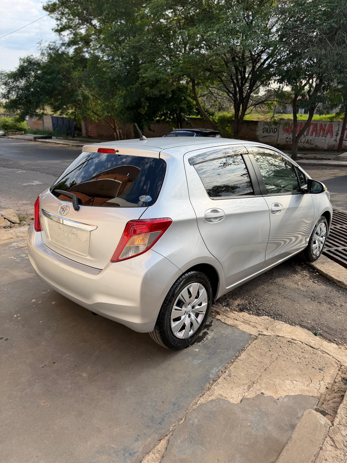 TOYOTA NEW VITZ 2013 AUTOMÁTICO RECIÉN IMPORTADO MOTOR 1300 NAFTERO