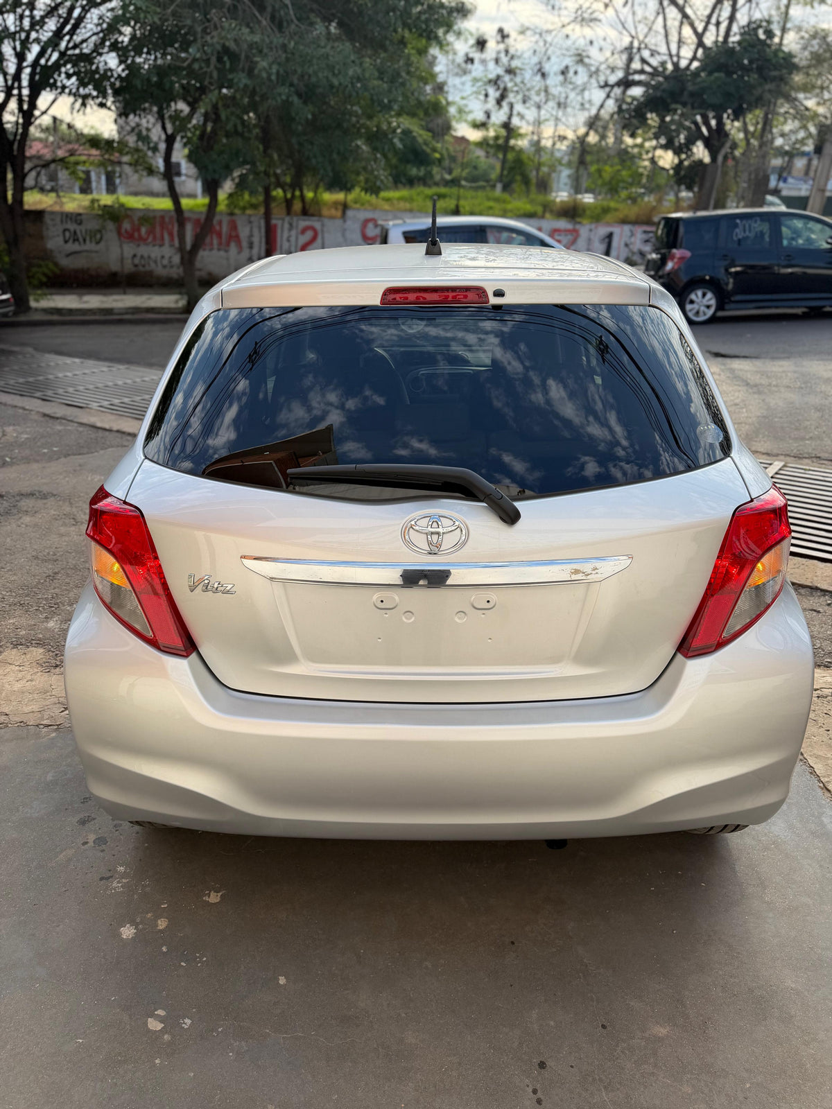 TOYOTA NEW VITZ 2013 AUTOMÁTICO RECIÉN IMPORTADO MOTOR 1300 NAFTERO