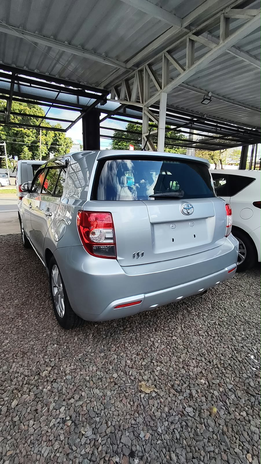 TOYOTA NEW IST 2009 RECIÉN IMPORTADO AUTOMÁTICO MOTOR 1500 NAFTERO