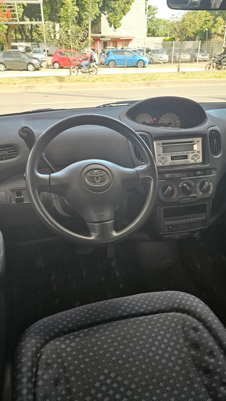 TOYOTA FUNCARGO 2002 AUTOMÁTICO RECIÉN IMPORTADO MOTOR 1300 NAFTERO
