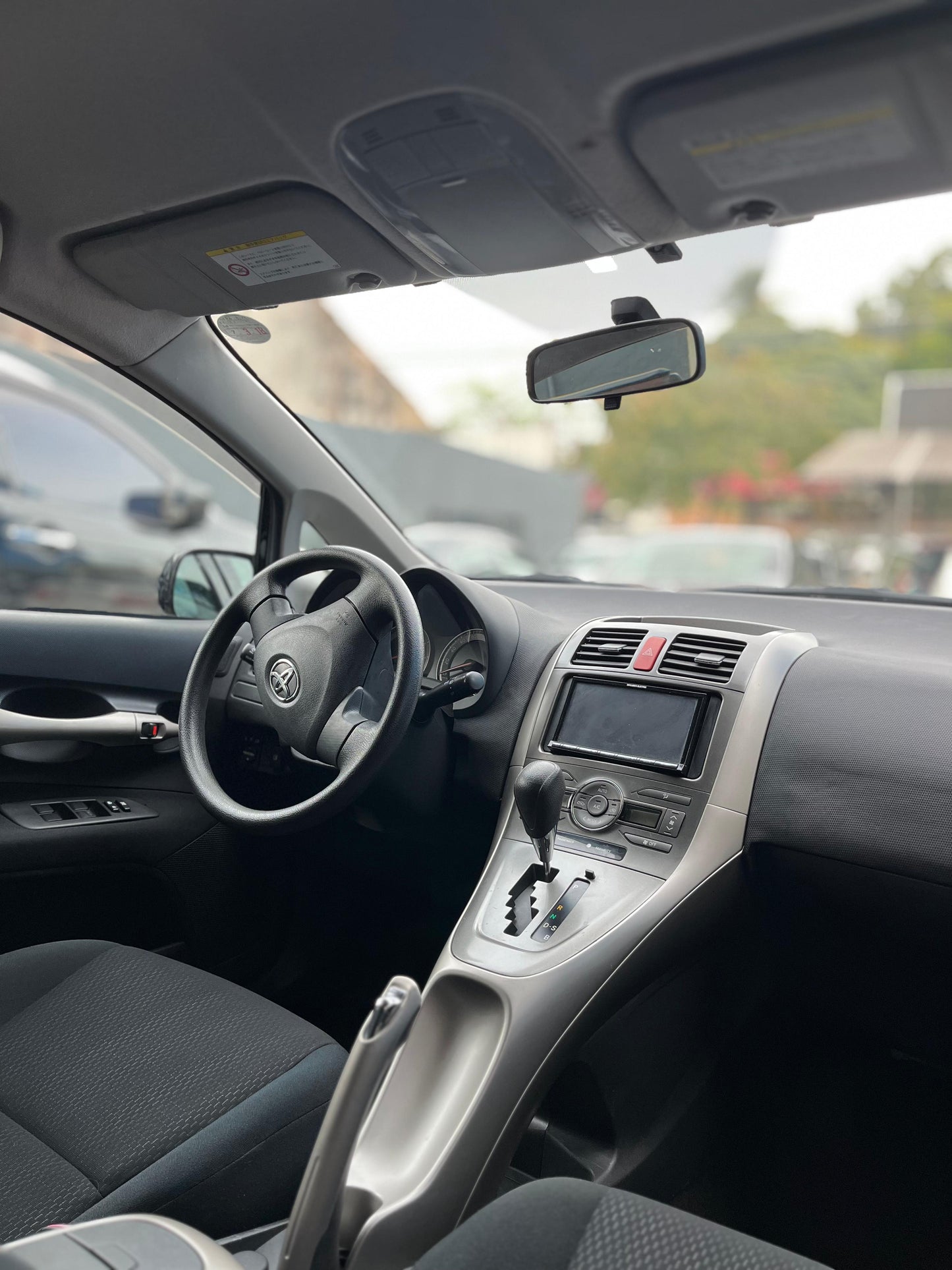 TOYORA AURIS 2008 RECIÉN IMPORTADO COLOR NEGRO MOTOR 1500 NAFTERO