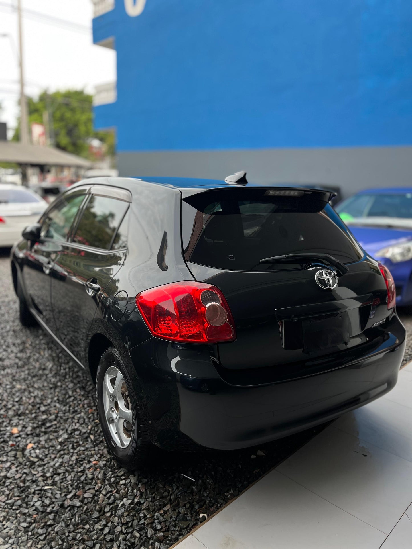 TOYORA AURIS 2008 RECIÉN IMPORTADO COLOR NEGRO MOTOR 1500 NAFTERO