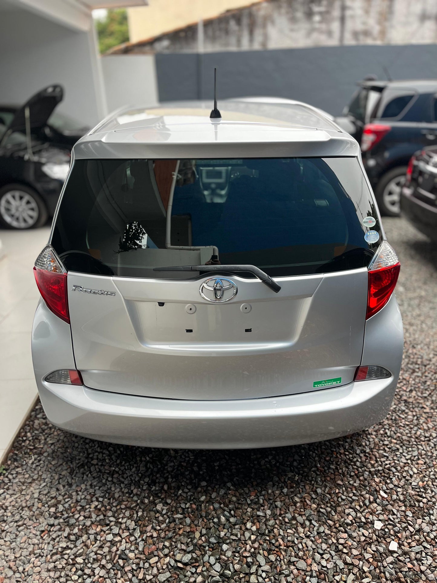 TOYOTA RACTIS 2011 RECIÉN IMPORTADO COLOR GRIS AUTOMÁTICO MOTOR 1500 NAFTERO