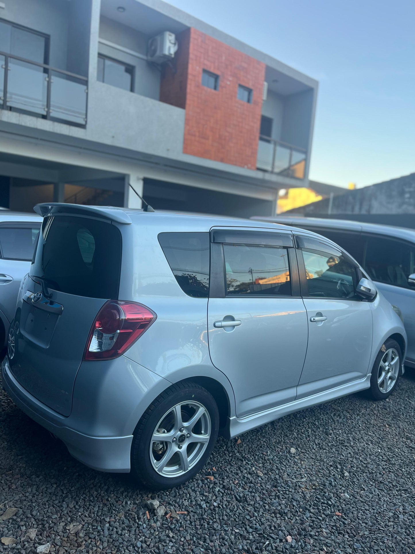 TOYOTA RACTIS 2008 RECIÉN IMPORTADO COLOR GRIS AUTOMÁTICO MOTOR 1500 NAFTERO