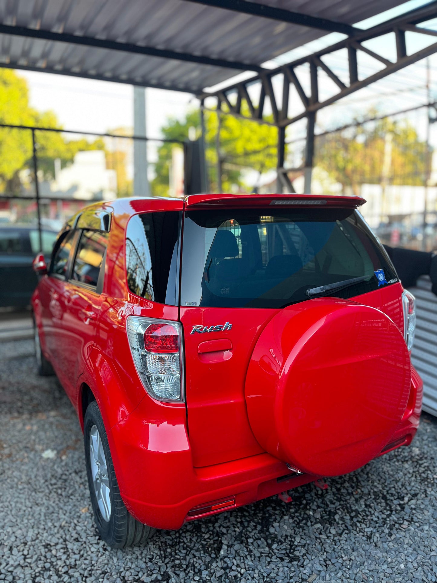 TOYOTA RUSH 2013 4X2 RECIÉN IMPORTADO COLOR ROJO MOTOR 1500 NAFTERO