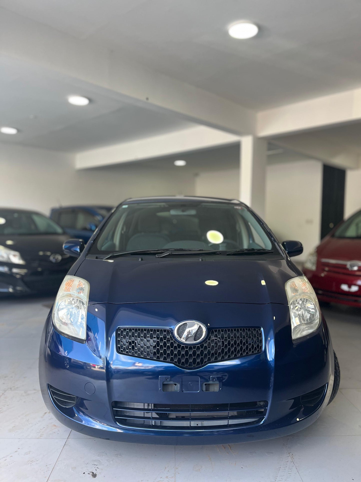 TOYOTA NEW VITZ 2006 RECIÉN IMPORTADO COLOR AZUL AUTOMÁTICO MOTOR 1300 NAFTERO