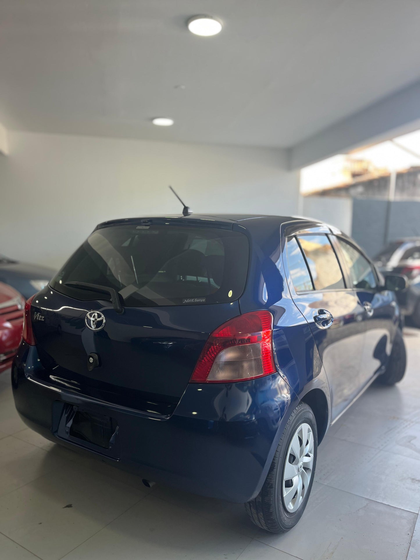 TOYOTA NEW VITZ 2006 RECIÉN IMPORTADO COLOR AZUL AUTOMÁTICO MOTOR 1300 NAFTERO