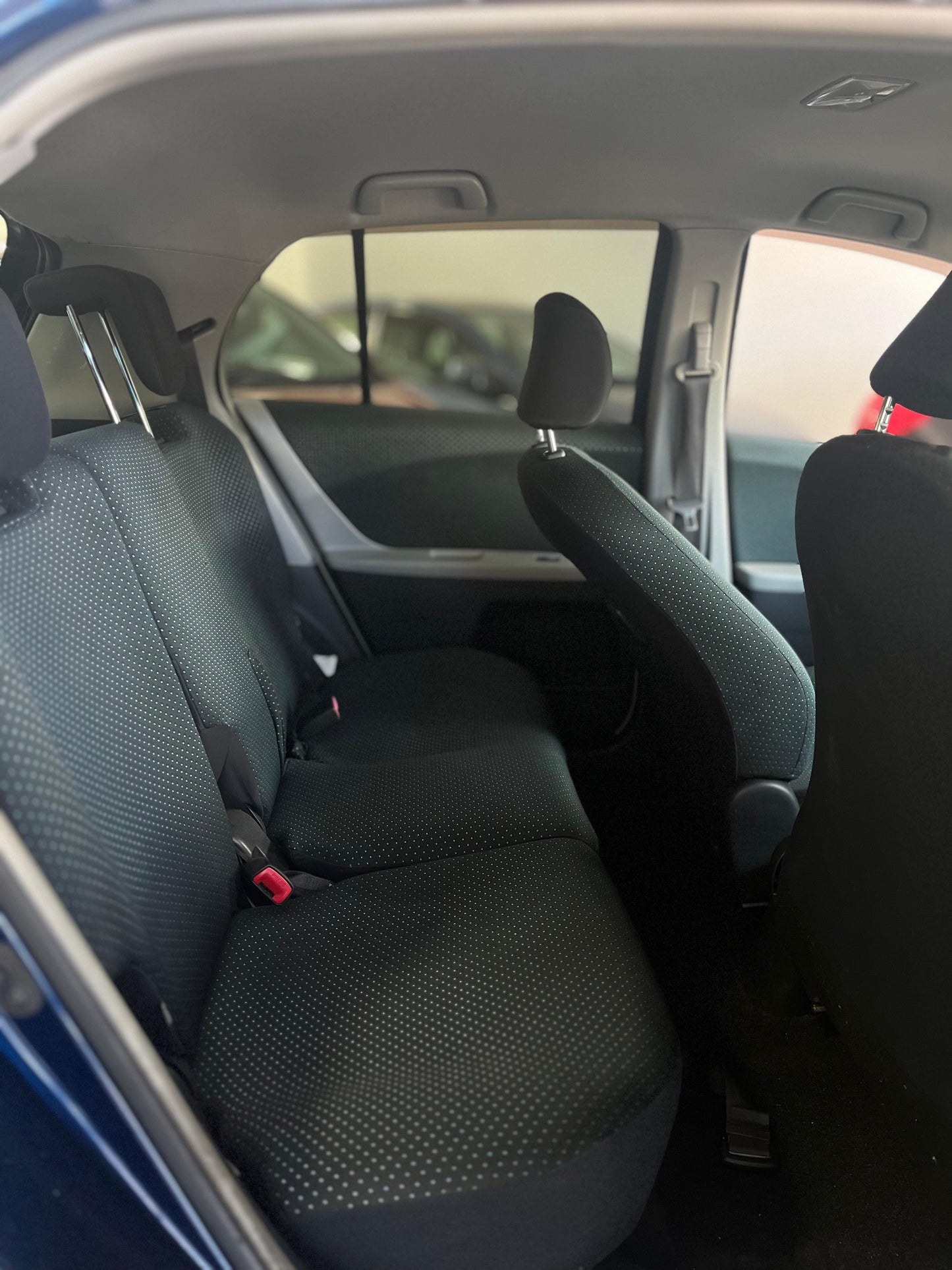 TOYOTA NEW VITZ 2006 RECIÉN IMPORTADO COLOR AZUL AUTOMÁTICO MOTOR 1300 NAFTERO